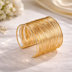 Marta | Pulsera Dorada en Forma de C